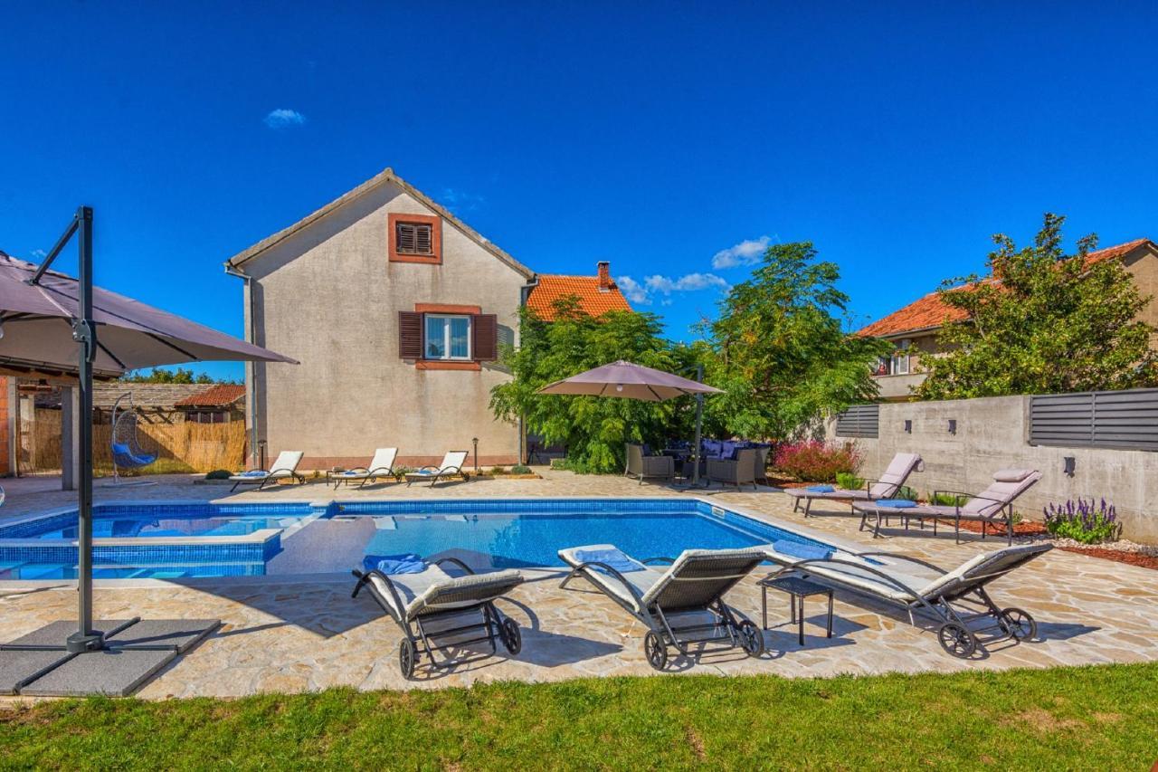 Holiday Home Tower With Private Pool, Sauna And Quads Smilcic Dış mekan fotoğraf
