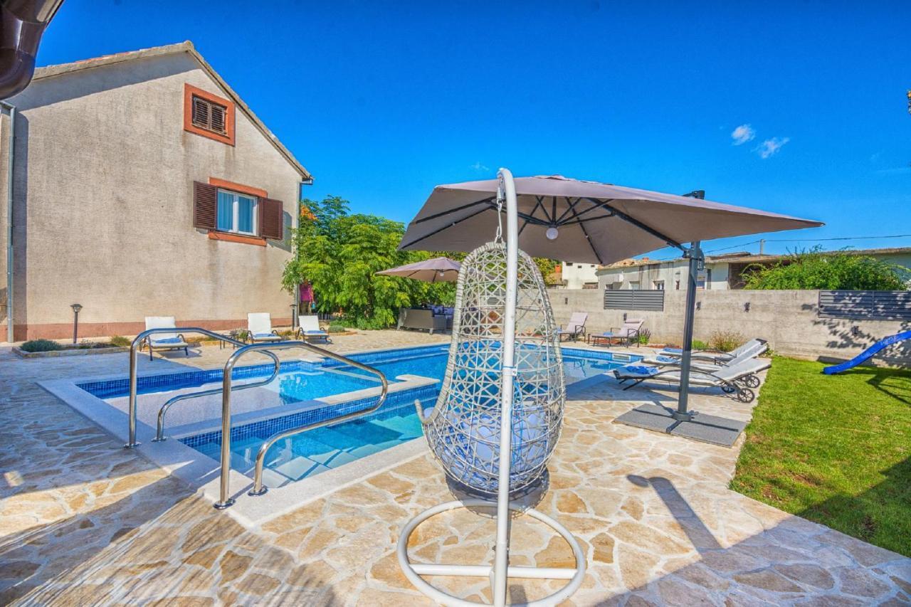 Holiday Home Tower With Private Pool, Sauna And Quads Smilcic Dış mekan fotoğraf