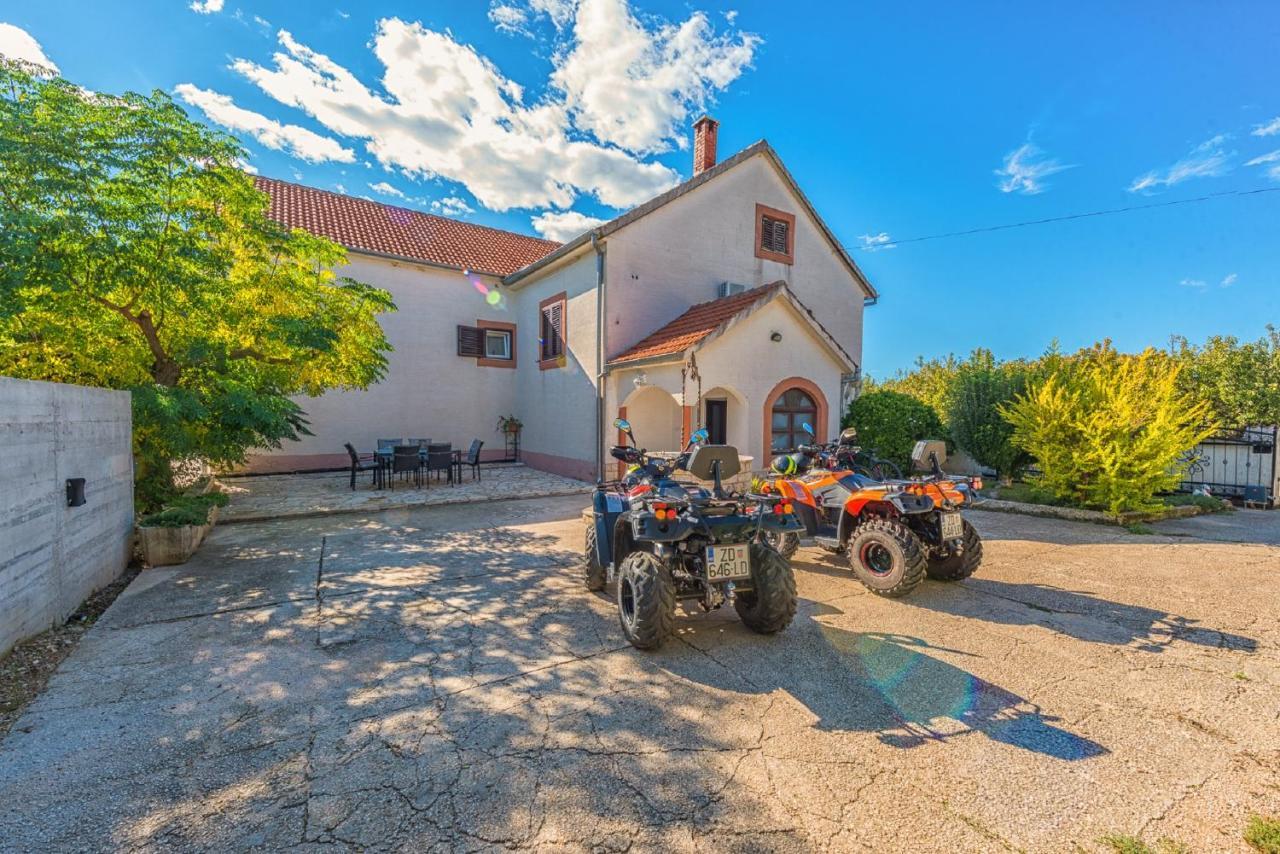 Holiday Home Tower With Private Pool, Sauna And Quads Smilcic Dış mekan fotoğraf