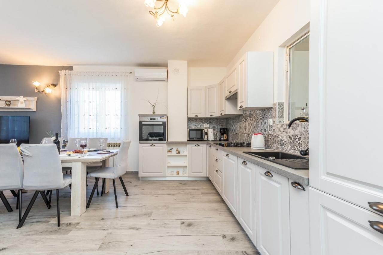 Holiday Home Tower With Private Pool, Sauna And Quads Smilcic Dış mekan fotoğraf