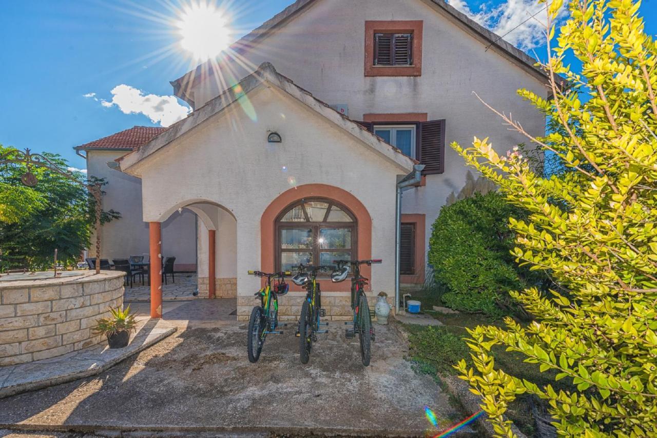 Holiday Home Tower With Private Pool, Sauna And Quads Smilcic Dış mekan fotoğraf