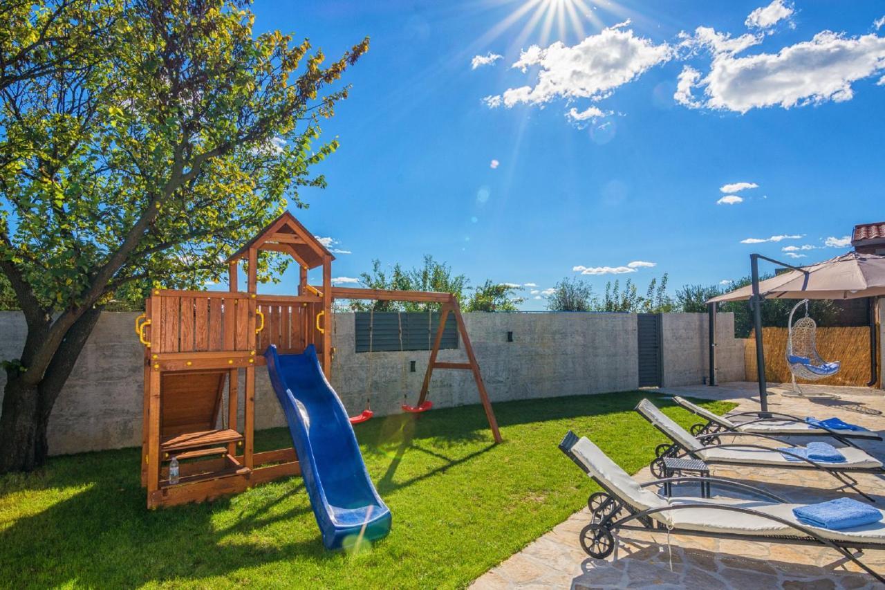 Holiday Home Tower With Private Pool, Sauna And Quads Smilcic Dış mekan fotoğraf