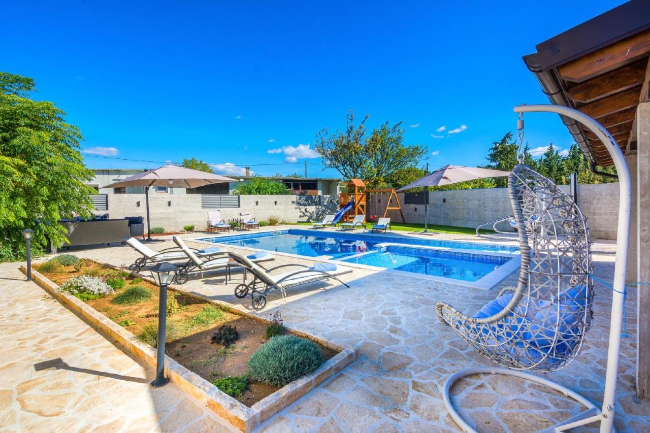 Holiday Home Tower With Private Pool, Sauna And Quads Smilcic Dış mekan fotoğraf